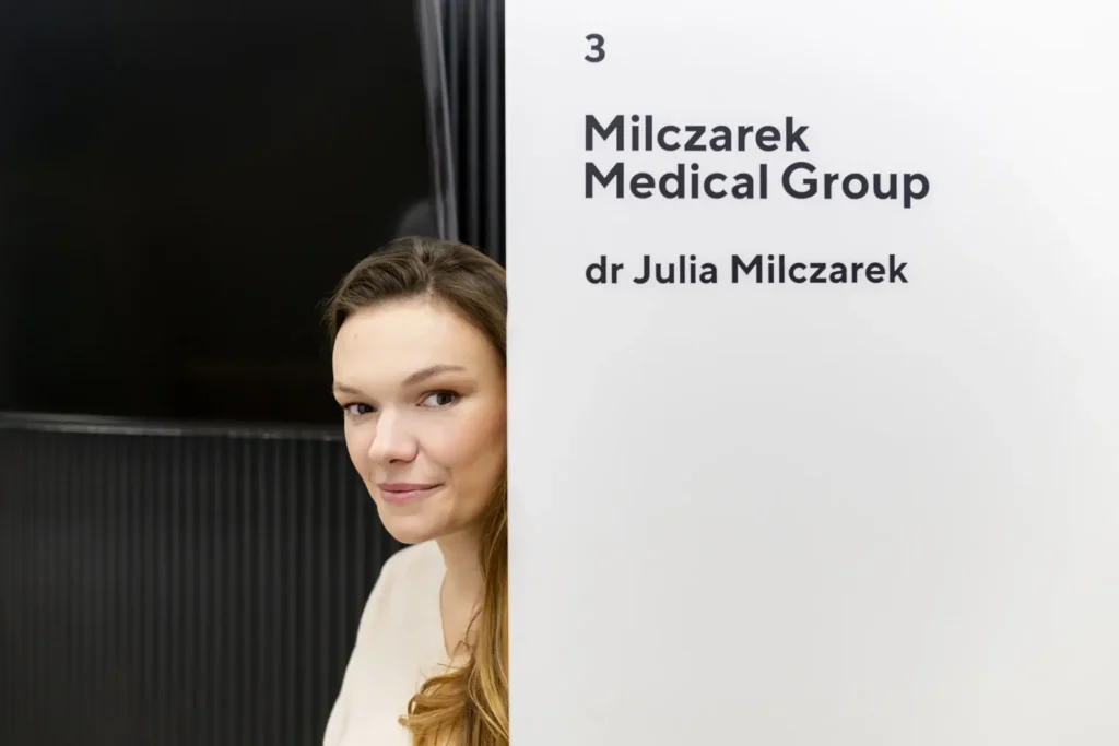 Psychiatra przed wejsciem do gabinetu w Lodzi